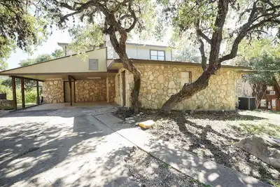 Image de Quaint cabin locted near the Frio River