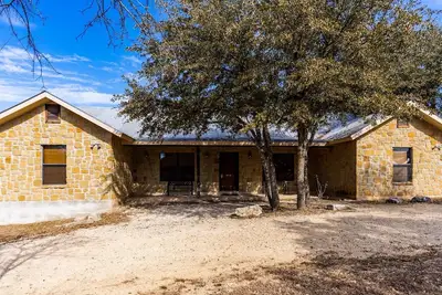 Image de Vacation Home with open floor plan and pool