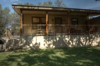 Image de River Front cabin with access to shared pool!