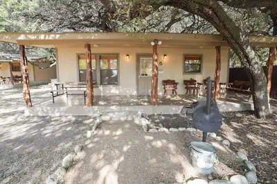 Image de Walking distance to the Frio River, access to shared pool