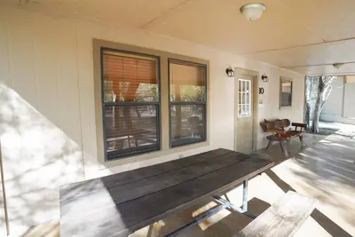 Image de Walking distance to the Frio River, access to shared pool