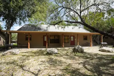 Image de Riverfront cabin with access to shared pool!