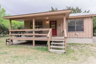 Image de Frio Country Resort - Within walking distance to the Frio River!