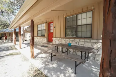 Image de Frio Country Resort - Within walking distance to the Frio River!