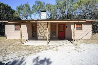 Image de Frio Country Resort - Within walking distance to the Frio River!