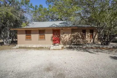 Image de Frio Country Resort - Within walking distance to the Frio River!