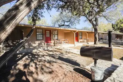 Image de Frio Country Resort - Within walking distance to the Frio River!