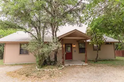 Image de Frio Country Resort - Within walking distance to the Frio River!