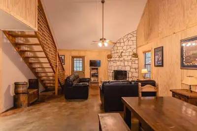 Image de Frio Country Resort - Within walking distance to the Frio River!