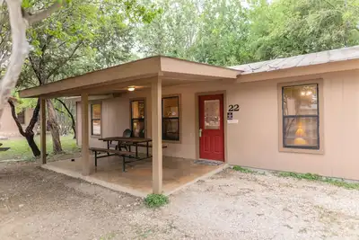 Image de Frio Country Resort - Within walking distance to the Frio River!