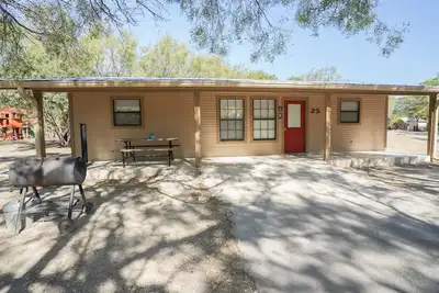 Image de Frio Country Resort - Within walking distance to the Frio River!