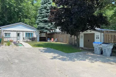 Image de Cozy 2 Bdrm Cottage w/private hot tub, on site sauna & gym, private beach access