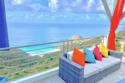 Image de Family-sized villa- 5 mins from secluded beach! 10 mins from city centre!