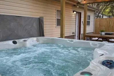 Image de The Sage Home- Hot Tub Near Gathering Place