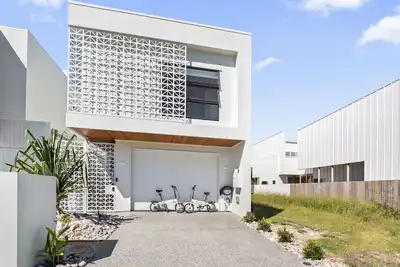 Image de E-Bikes Heated Pool Beachfront Villa Pet Friendly
