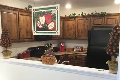 Image de Cozy Retreat • King Bed & Kitchen Near Lee