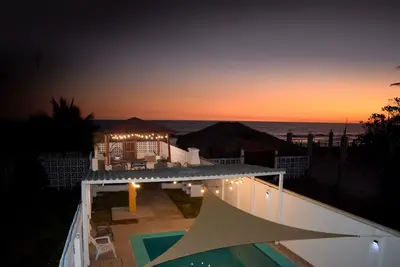 Image de Beachfront house in costa del sol, ocean views! Wifi!