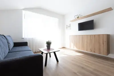 Image de Appartement \"Kleon 4\" avec vue sur les montagnes, piscine partagée et Wi-Fi