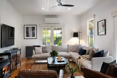 Image de Sunshine House-Beautiful refurbished 4 Bedrooms with magnificinet gardens