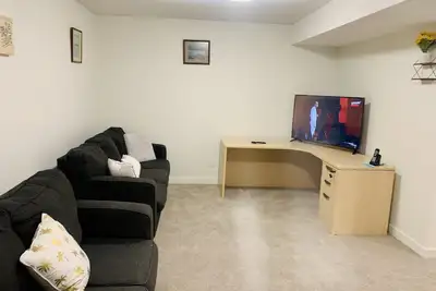 Image de Centrally located, Cozy two bedroom basement apartment, 10 mins from Yyc airport