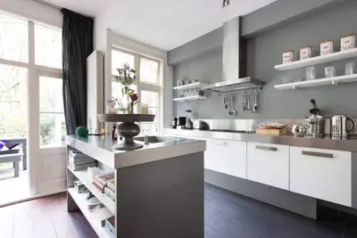 Image de Stylish house with sunny garden nearby museum & Rai