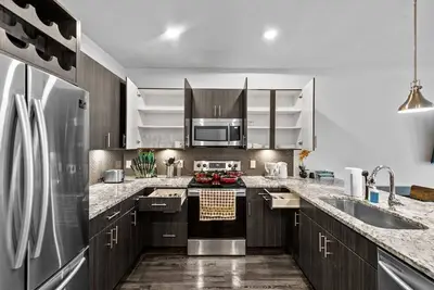 Apt 346 · Luxury King Suite\/Pool | Free Parking | On Hwy121