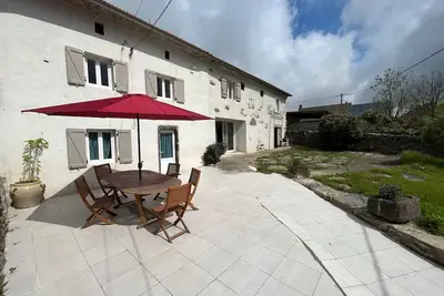 Image de Maison de vacances rénovée à la ferme, terrasse, proche du Parc Ardes, Puy de Dôme et Brioude