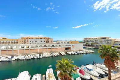 Charmant 2 pièces avec mezzanine, parking, à 300m de la plage et commerces