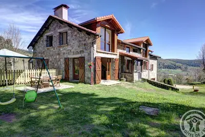 Image de Gîte et studio avec cheminée, terrasse, salle de jeux et nature préservée à La Versanne