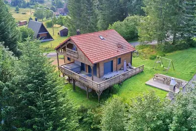 Image de Chalet familial confortable avec spa, proche Gérardmer et station de ski, idéal été et hiver.