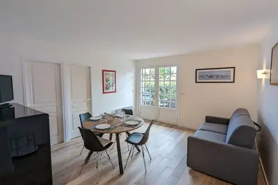 Image de Charmant Studio Cabine avec Grande Terrasse et Proximité Plage à Arcachon