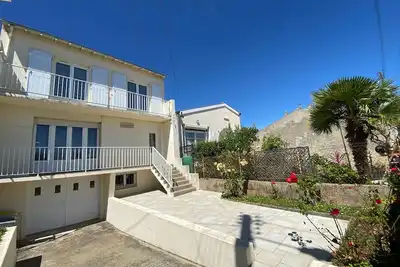 Image de Maison de Ville à Fouras avec Jardin et Garage, Proche Plages