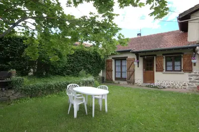Image de Gîte chaleureux avec cheminée, grande terrasse, jeux pour enfants et promenades à dos d'ânes