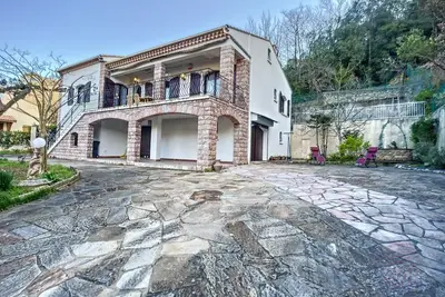 Maison F4 avec terrasse, parking et animaux acceptés