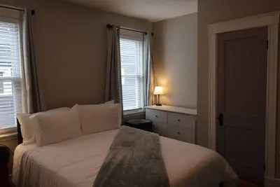 Image de Spacious 2 bedroom plus office