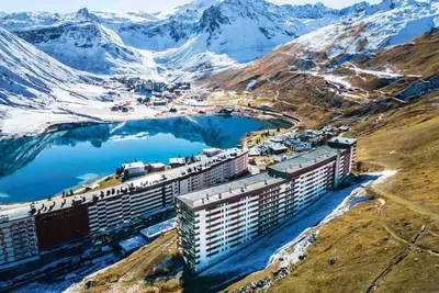 Image de 100m du centre station, 4ème étage, balcon, télévision, casier à ski, 74m², Tignes