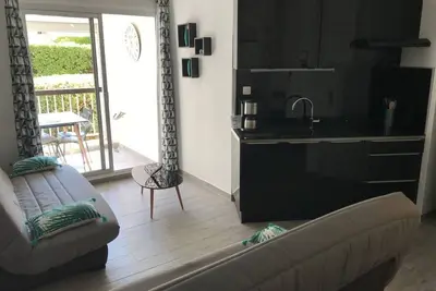 Image de Studio moderne avec loggia, proche port et plage, Cap d'Agde
