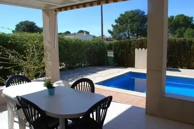 Image de Villa avec Piscine près de la Mer – 4 Ch, 2 Sdb, Bbq, Jardin, Près du Port et Plages