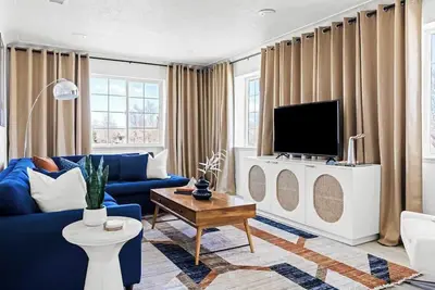 Image de Bright+Modern Retreat | King Bed | Sloans Lake 30+