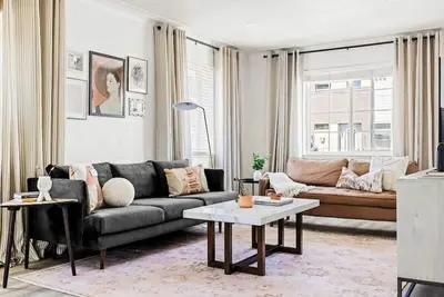 Image de Modern Comfort | King Beds | Sloans Lake 30+