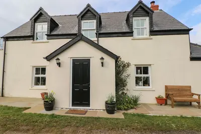 Image de North Studdock Cottage, pet friendly, with open fire in Pembroke