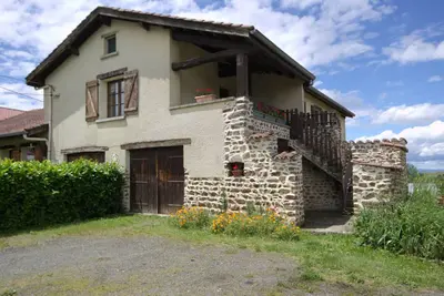 Image de Gîte familial avec cheminée, jardin et espace jeux près de Chazelles-sur-Lyon et St-Galmier