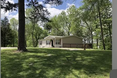 Image de Peaceful home with lake front views! Swimming, fishing, minutes to Lcrh