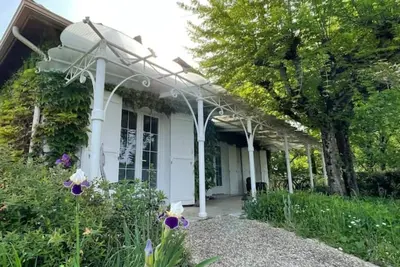 Image de Nouveau :Les Vergers Appartement Rez de jardin, terrasse, jardin, parking privé