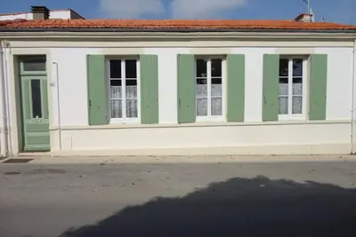 Image de Maison de pêcheur front de mer avec cour, 3 chambres