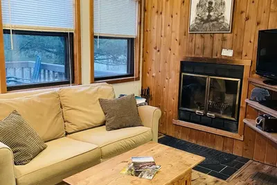 Image de Relax and Unwind at the Bear Stroll Bungalow