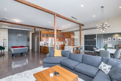 Image de Luxury 3 bed/2. 5 Bath Downtown Condo