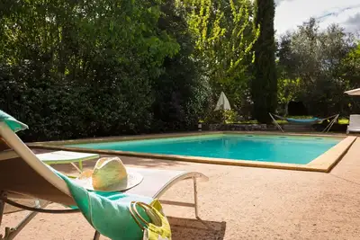 Image de Gîte pour 8 dans vieux mas avec piscine près d'Uzès dans petit village calme