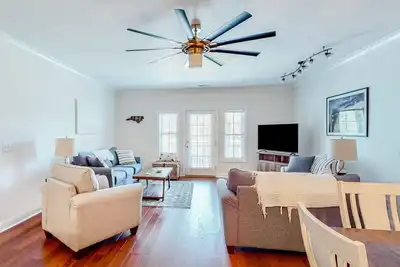 Image de Coastal condo with excellent views, balcony, washer/dryer, & Ac - pool access