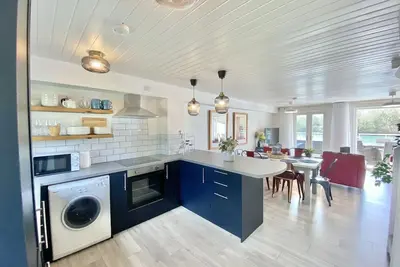 Image de Stunning Completely Refurbished Lakeside Lodge - Sleeps 6